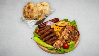 1kg mešano meso + 300g pomfrita + 3x lepinja