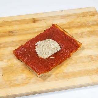 Pizzetta con provola, pomodoro e pepe