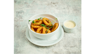 Krążki cebulowe (8szt) z sosem czosnkowym