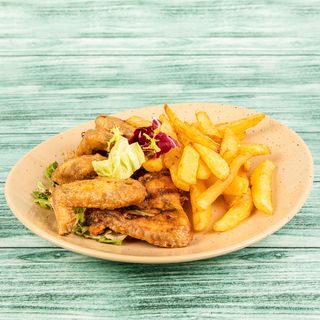 Aripioare de pui la ceaun şi cartofi prăjiţi