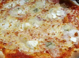 Quattro formaggi +salamino piccante