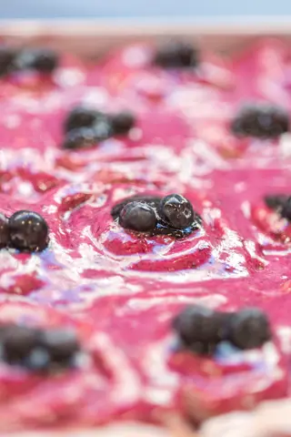 Berries roll