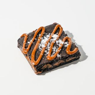 Porción de Salted Caramel Brownie