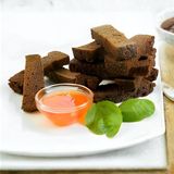 Crutoane cu usturoi și sos sweet chilli