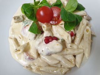 Pene sa ćuretinom i gorgonzolom