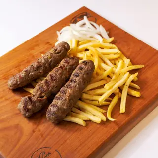 Šiš ćevapi s pomfritom