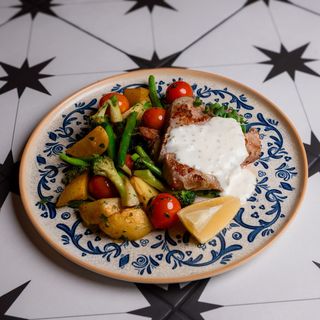 Стейк із морського тунця з овочами гриль (550g)