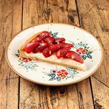 Пирог со свежей клубникой (180 г)
