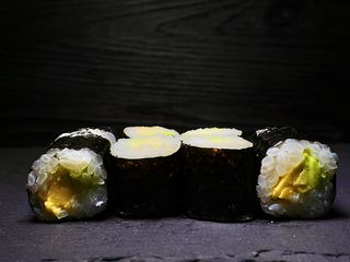 Макі рол з авокадо (110г)