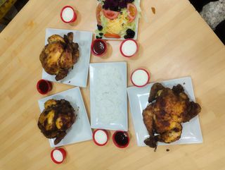 3 Pollo A L'Ast Entero Con Ensalada Especial Con Arroz Y Alitas