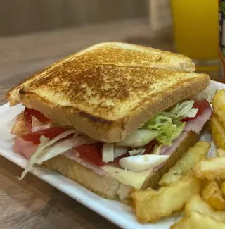 Sándwich Vegetal Con Bacon