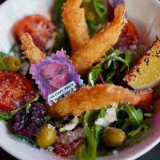 «А-ля цезар» з креветками Панко