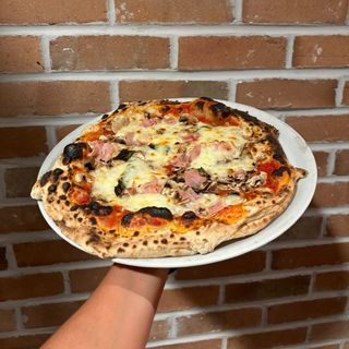 Pizza Prosciutto Funghi