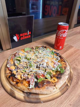 Cezar pizza + Coca-Cola