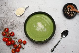 Čorba od kopriva sa parmezanom