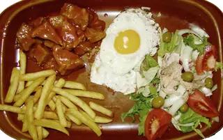 Combinado de carne con tomate