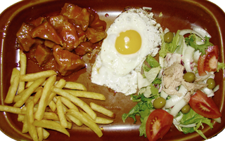 Combinado de carne con tomate