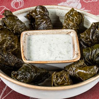 ტოლმა ვაზის ფოთოლში