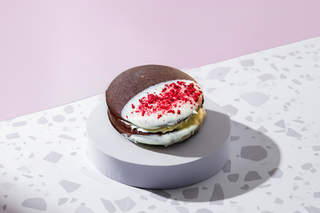 Biscuit cu cremă de brânză și zmeură*