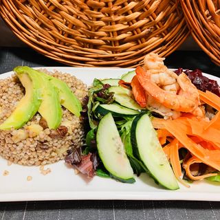 Ensalada de trigo sarraceno (con langostinos)