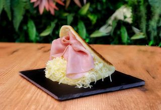 Arepa jamón y queso