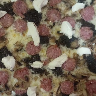 Pizza Salsiccia ( kiełbasa)