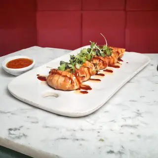Gyozas de txistorra a la sidra con su propia salsa y BBQ manchega