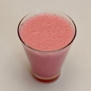 Клубничный молочный коктейль 