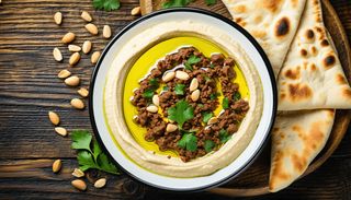 Humus cu carne de vită