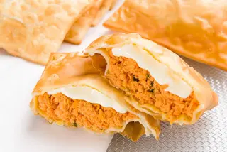 Pastel de Frango com Requeijão