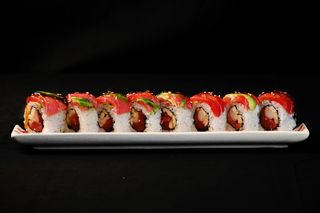 N4 Roll de atún, cangrejo, manzana y aguacate 