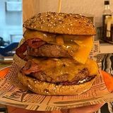 Burger Especial Cosmopolita Doble Meet