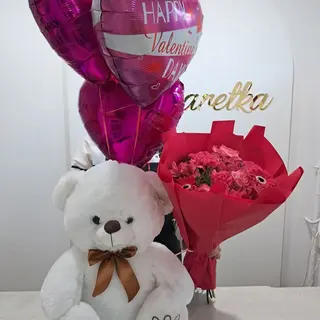 Bukiet róż z dodatkami  +miś+3 balony z helem