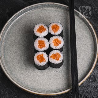 Макі з лососем (105г)