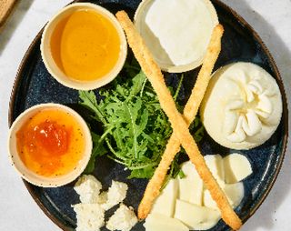 Дегустаційна тарілка сирів власного виробництва (470г)