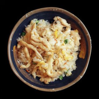 27. Yakimeshi Con Pollo