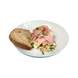 Sałatka jarzynowa w szynce