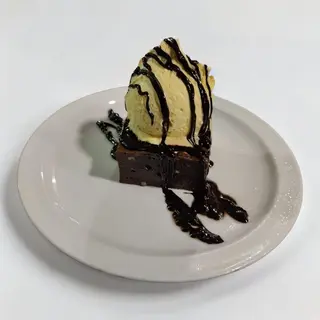 Brownie Con Nueces Con Helado