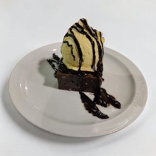 Brownie Con Nueces Con Helado