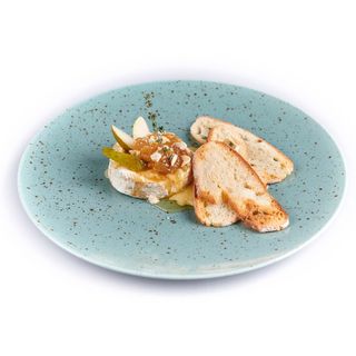 Запечений сир камамбер з грушевим конфі (220г)