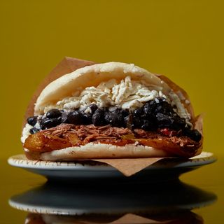 Arepa De Pabellón De Pollo