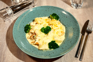 Pui cu broccoli si mozzarella