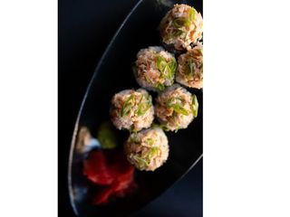 Каліфорнія з смаженим лососем