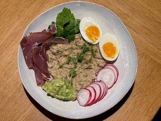 Вівсяна каша з прошуто та авокадо (330g)