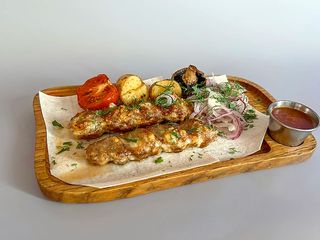Люля-кебаб фірмовий з сулугуні (450/50 г)