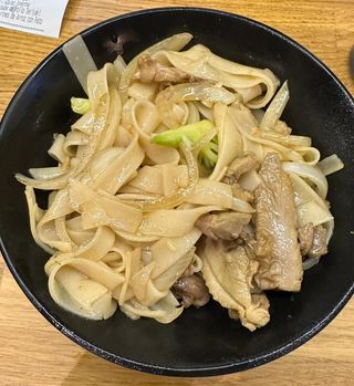 Tallarines de arroz con pato