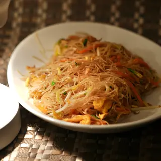 Spaghetti di riso con verdure miste