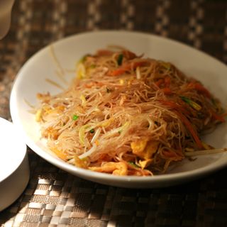 Spaghetti di riso con verdure miste