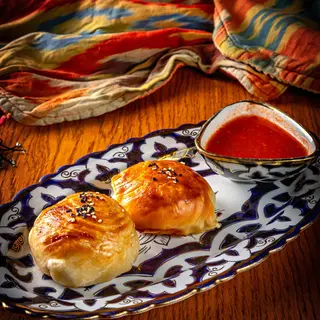 Самса с курицей и сыром (150/50 гр.)