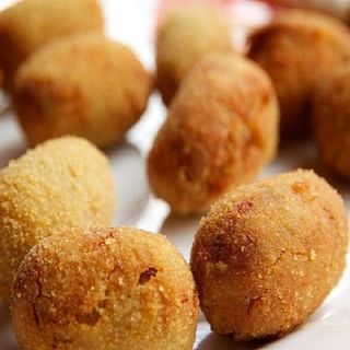 Croquetas de cerdo y manzana caramelizada (4 uni)